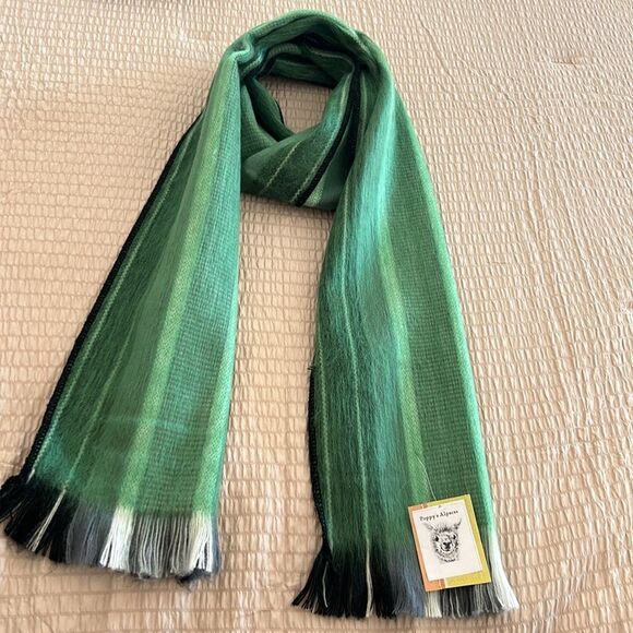 Beautiful alpaca scarf from Ecuador so soft and warm! - Picture 7 of 9